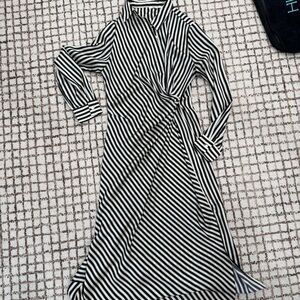 Chic Black and White Striped Long Sleeve Dress